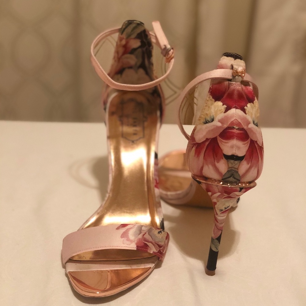 TED BAKER LONDON Floral sandals